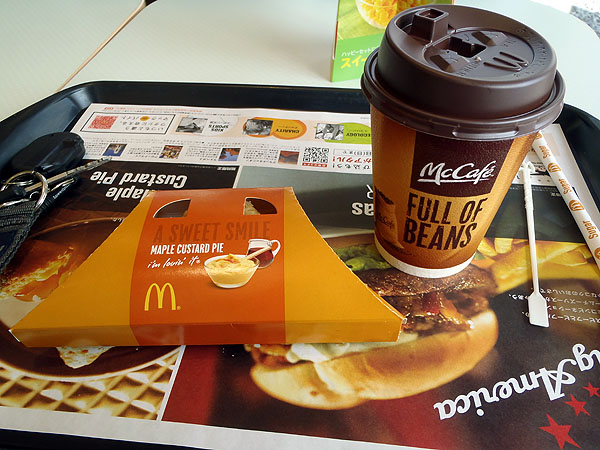 メープルカスタードパイとコーヒー